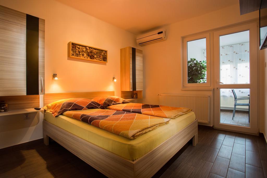 Ferienwohnung Negga Apartman Hajdúszoboszló Zimmer foto